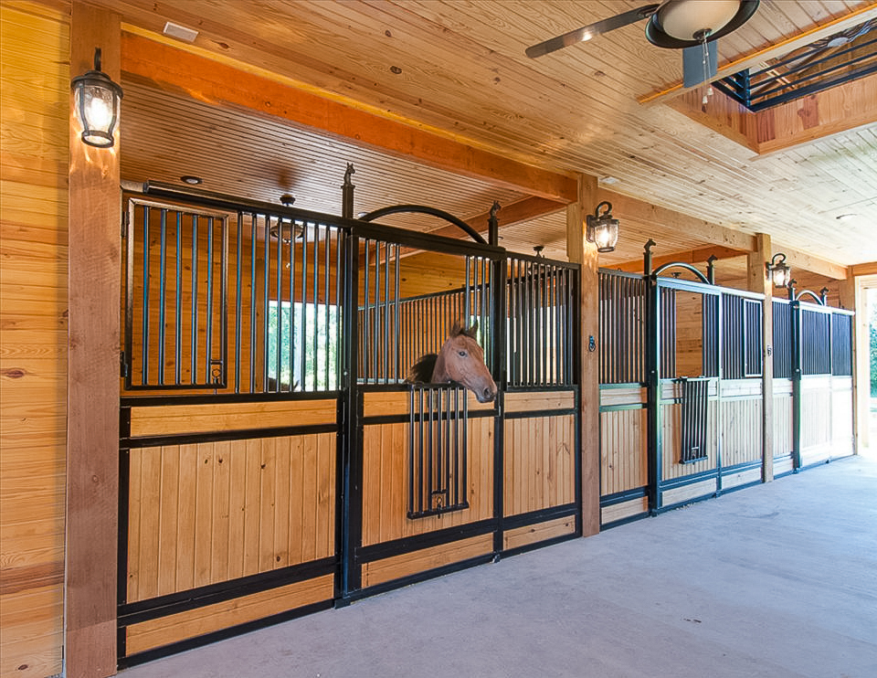 12SD – Standard Traditional Stall Front with Standard Feed Door, Standard Drop Door, Overhead Arch with Custom Horse-Head Finials, and JR Elite Wood Load